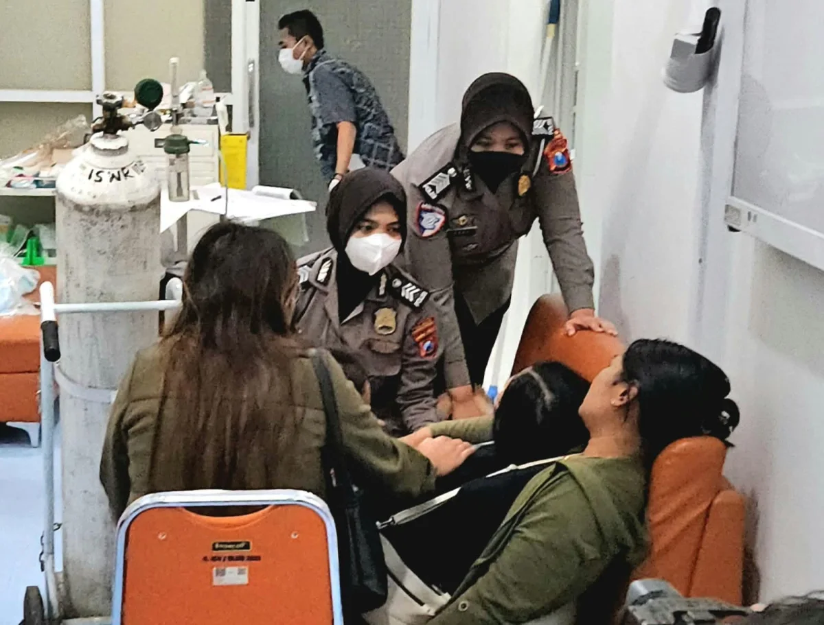 Kapolres Probolinggo Gandeng Polwan Kuatkan Keluarga Korban Karhutla Bromo