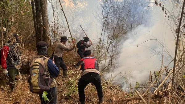 Karhutla Gunung Arjuno Meluas ke Malang dan Batu, 16 Titik Api Masih Terdeteksi