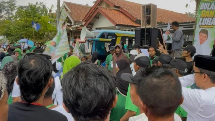 Pendukung Dua Calon Kades Bulakan Padati Jalan, Kusmanto Dapat Nomor 1 dan Sigit Purnomo Nomor 2